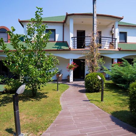 Guest House Panorama Aqualux With Free Parking Нови Сад Екстериор снимка