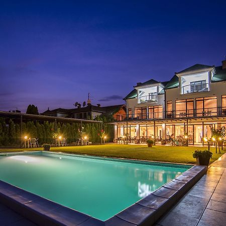 Guest House Panorama Aqualux With Free Parking Нови Сад Екстериор снимка