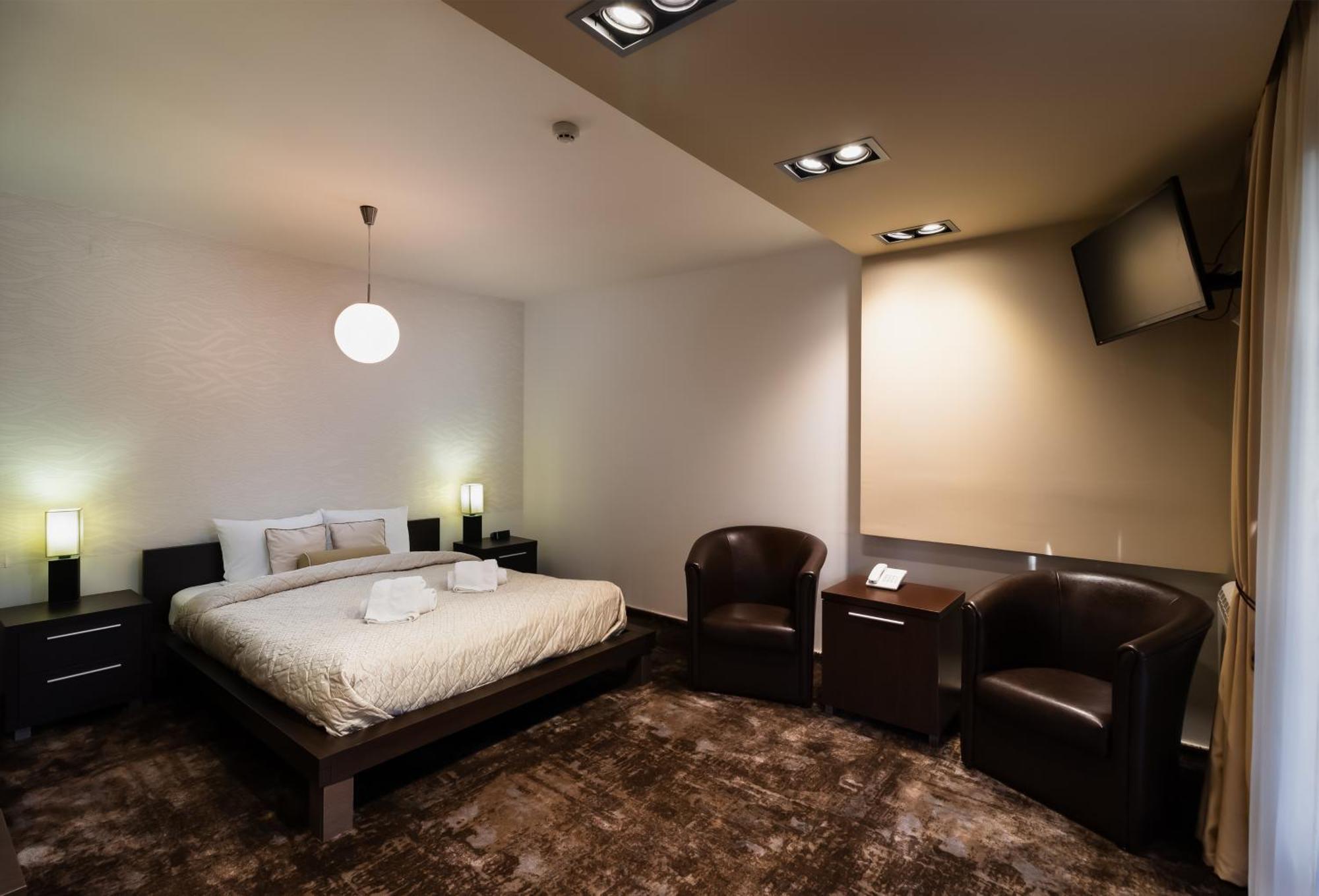 Guest House Panorama Aqualux With Free Parking Нови Сад Стая снимка