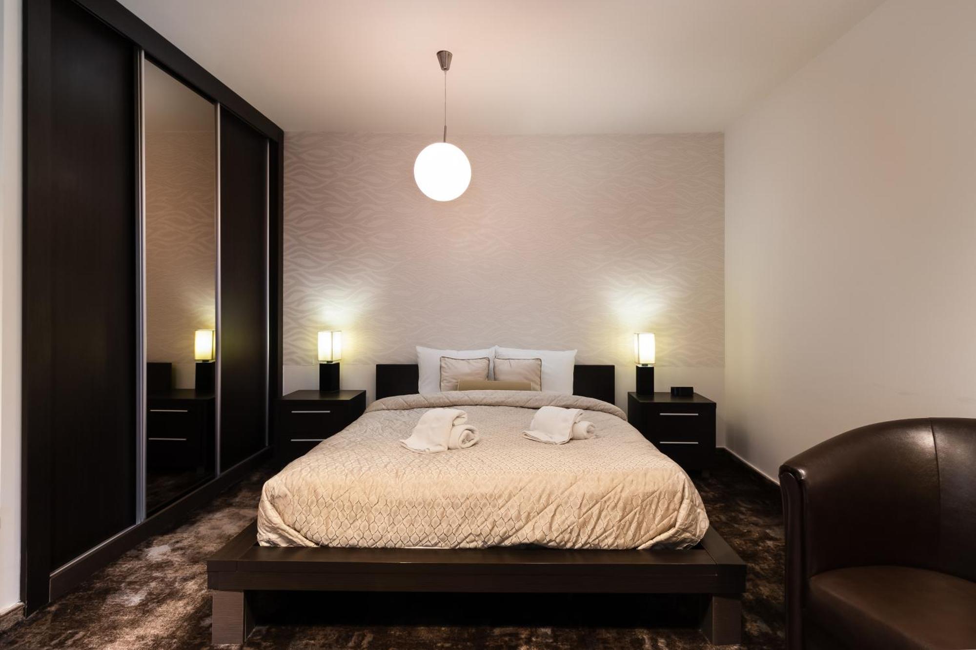 Guest House Panorama Aqualux With Free Parking Нови Сад Стая снимка
