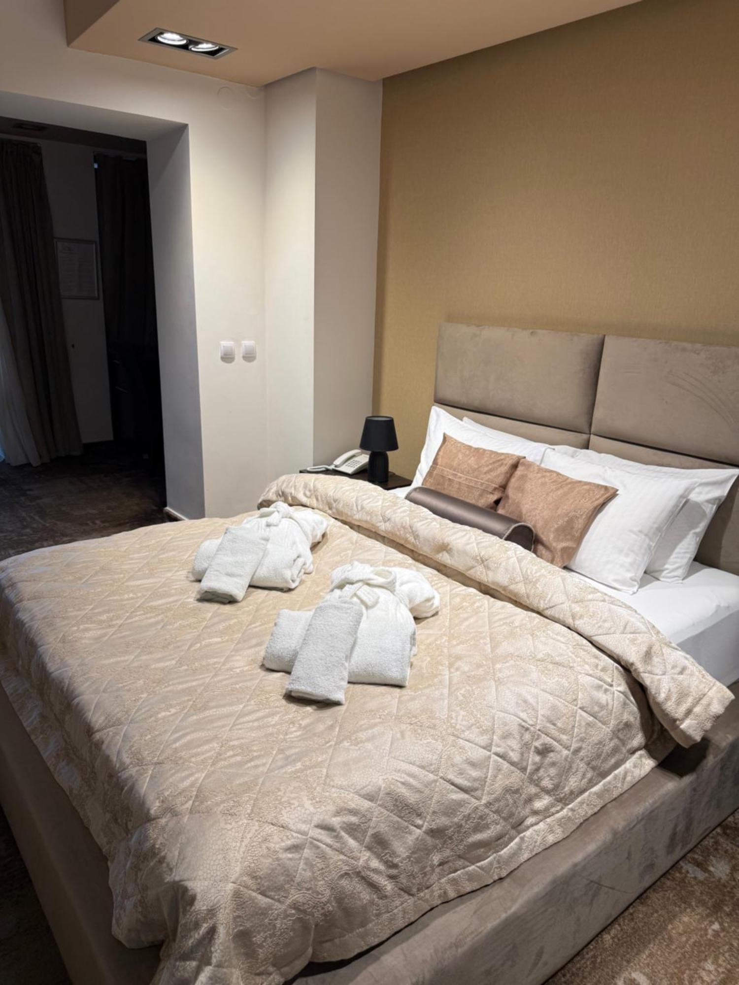 Guest House Panorama Aqualux With Free Parking Нови Сад Екстериор снимка