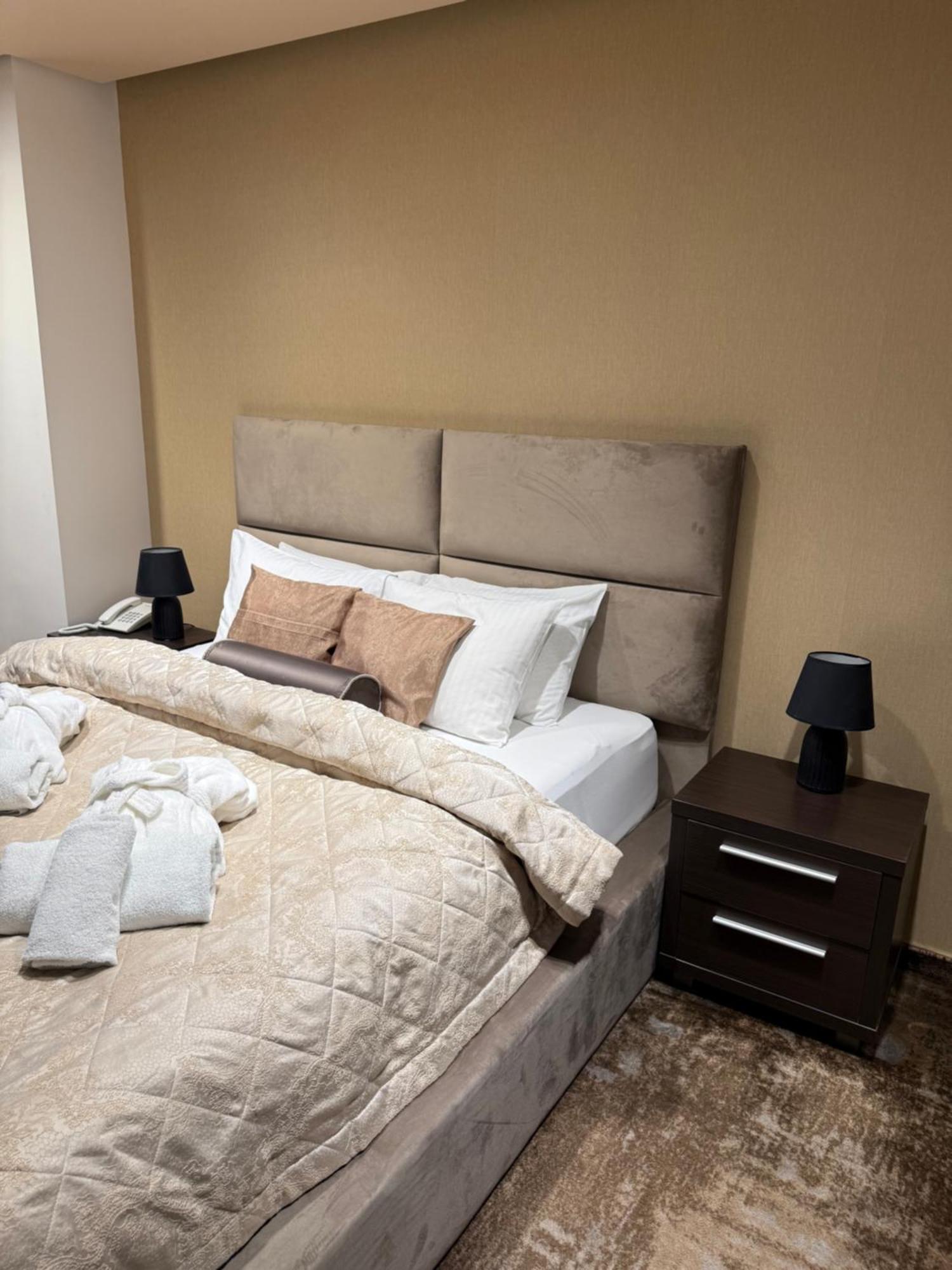 Guest House Panorama Aqualux With Free Parking Нови Сад Екстериор снимка