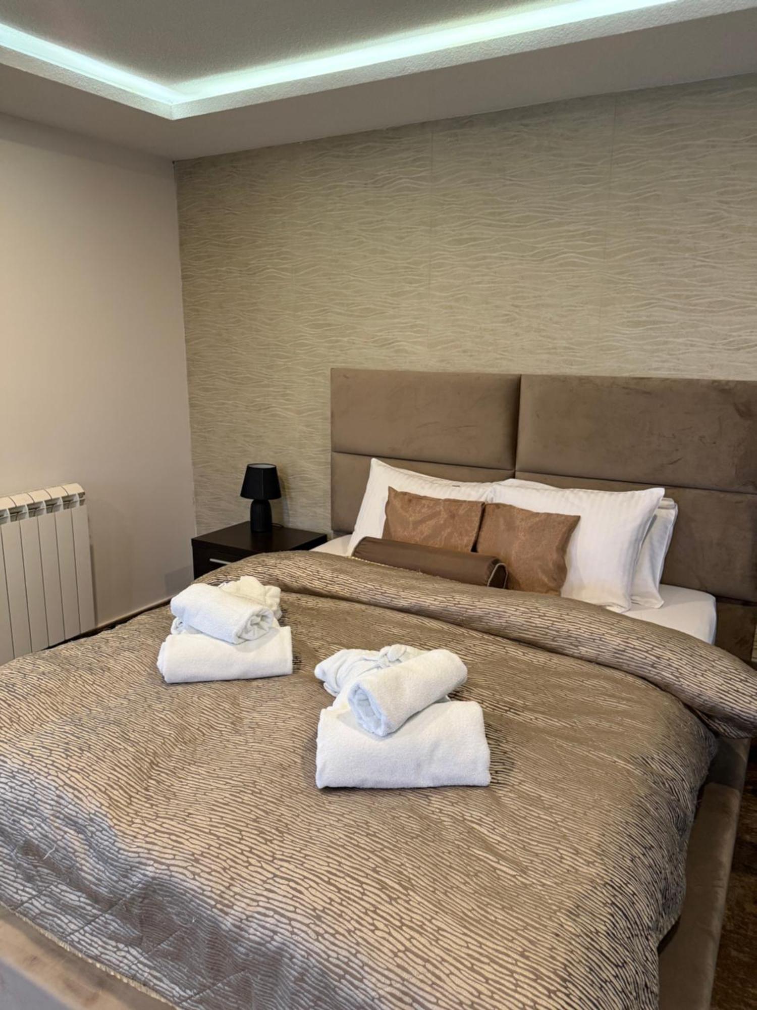 Guest House Panorama Aqualux With Free Parking Нови Сад Екстериор снимка