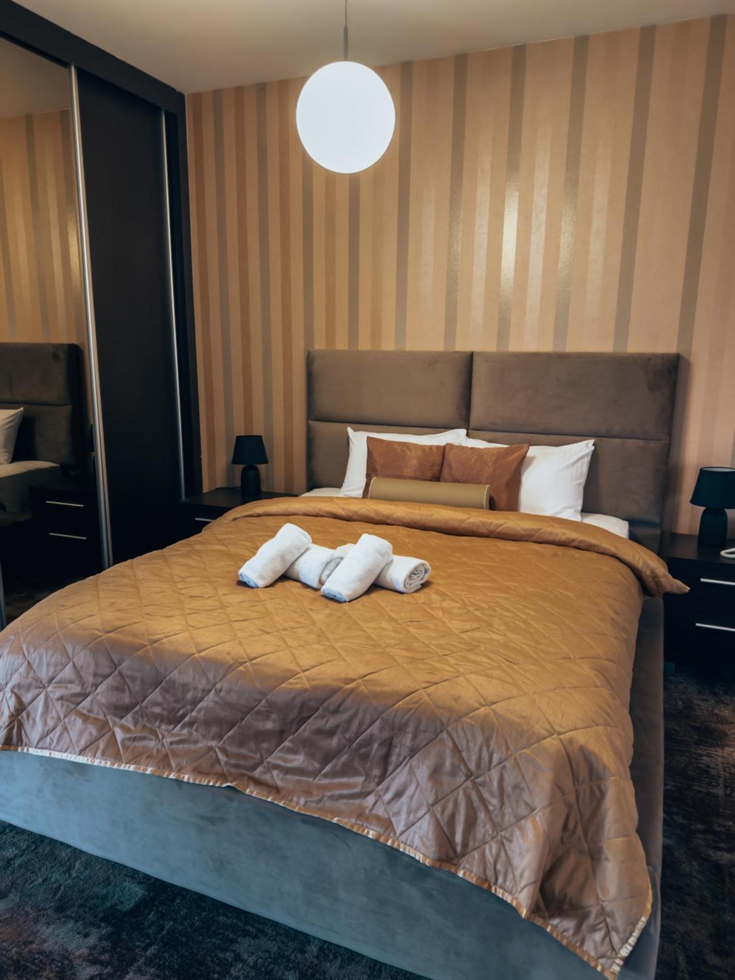 Guest House Panorama Aqualux With Free Parking Нови Сад Екстериор снимка