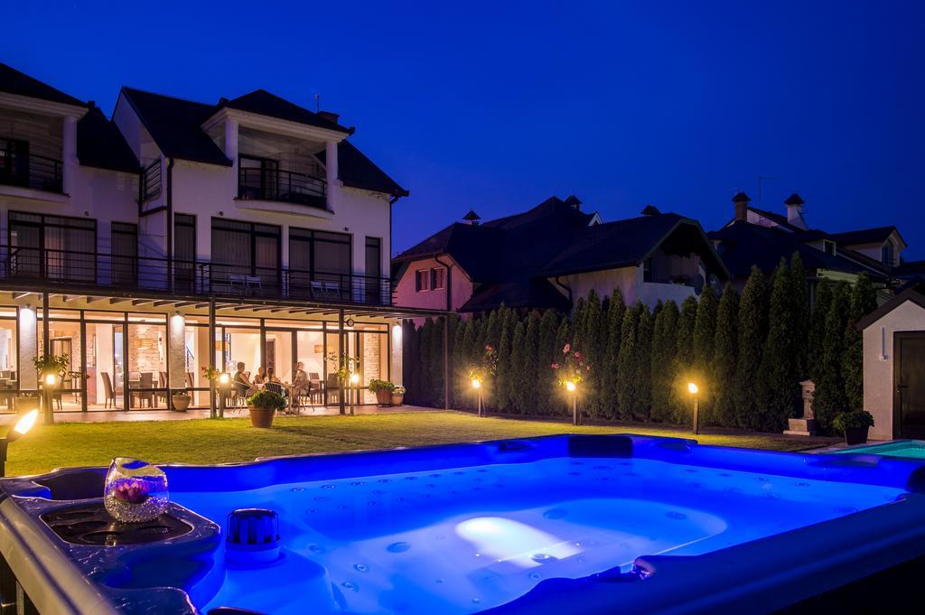 Guest House Panorama Aqualux With Free Parking Нови Сад Екстериор снимка
