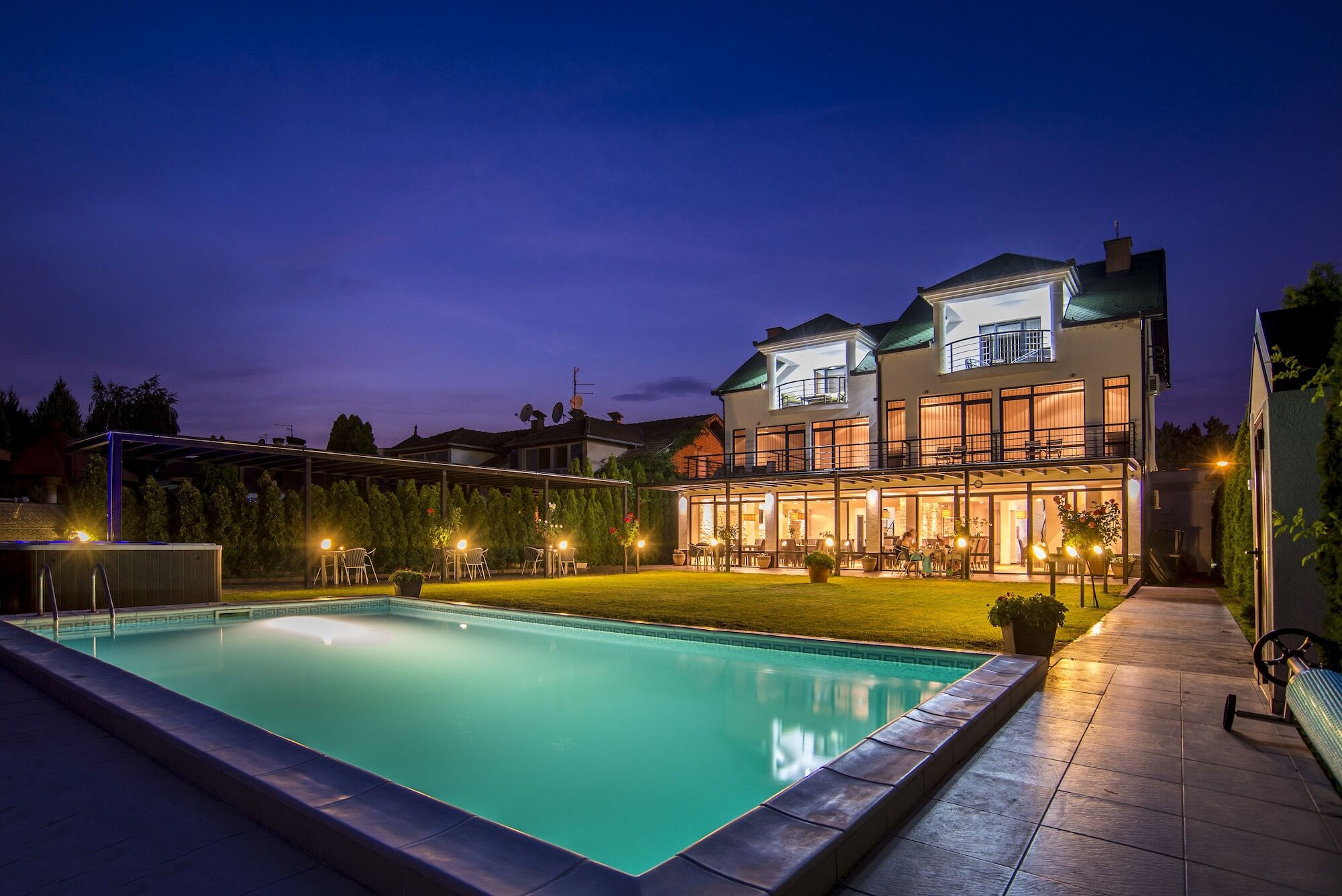Guest House Panorama Aqualux With Free Parking Нови Сад Екстериор снимка