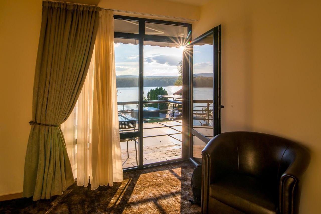 Guest House Panorama Aqualux With Free Parking Нови Сад Екстериор снимка