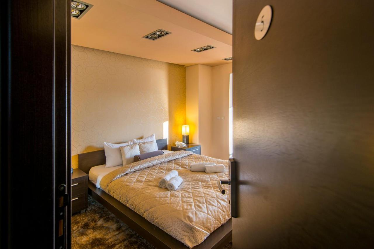 Guest House Panorama Aqualux With Free Parking Нови Сад Екстериор снимка
